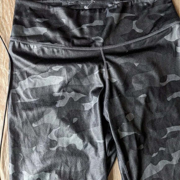 Nike Dry Fit Black Camo Leggings Women's Size Medium Active Gym - Picture 2 of 9
